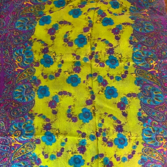 Virgin Wool Scarf - Picture 3 of 3